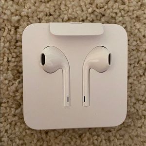 Apple ear phones